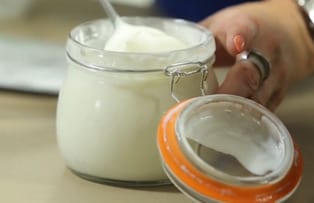 Making Yoghurt on the Philips all-in-one pressure cooker - Video