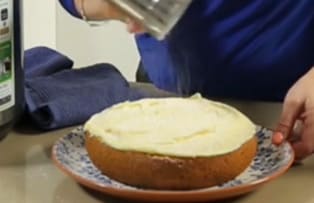 Baking cake on the Philips all-in-one slow cooker - Video