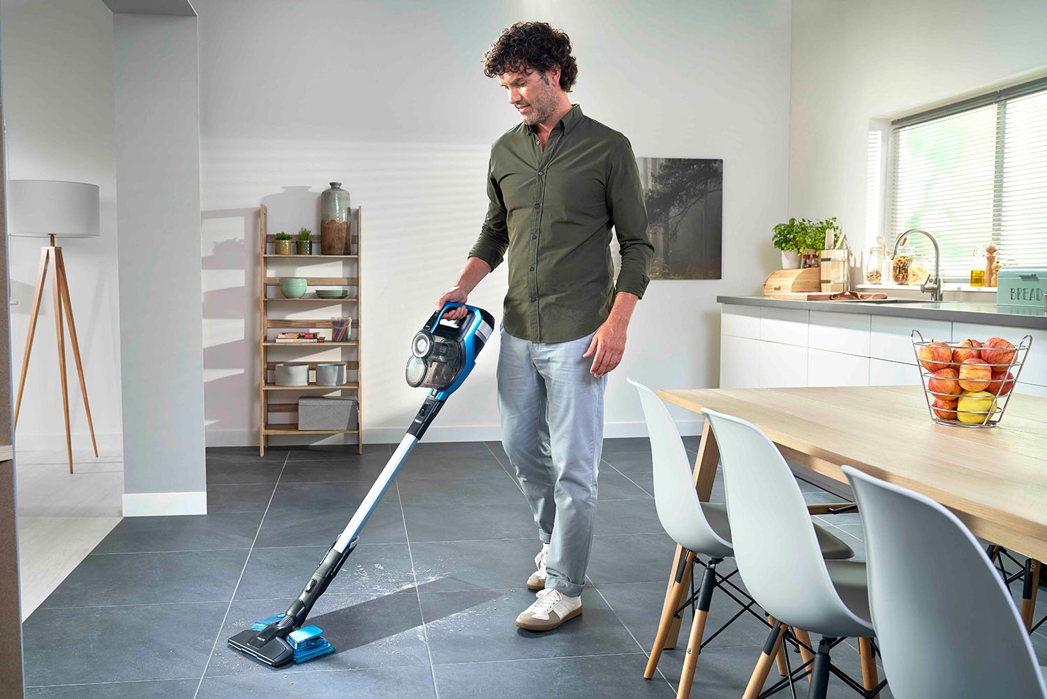 SpeedPro Max Aqua vacuum mopping