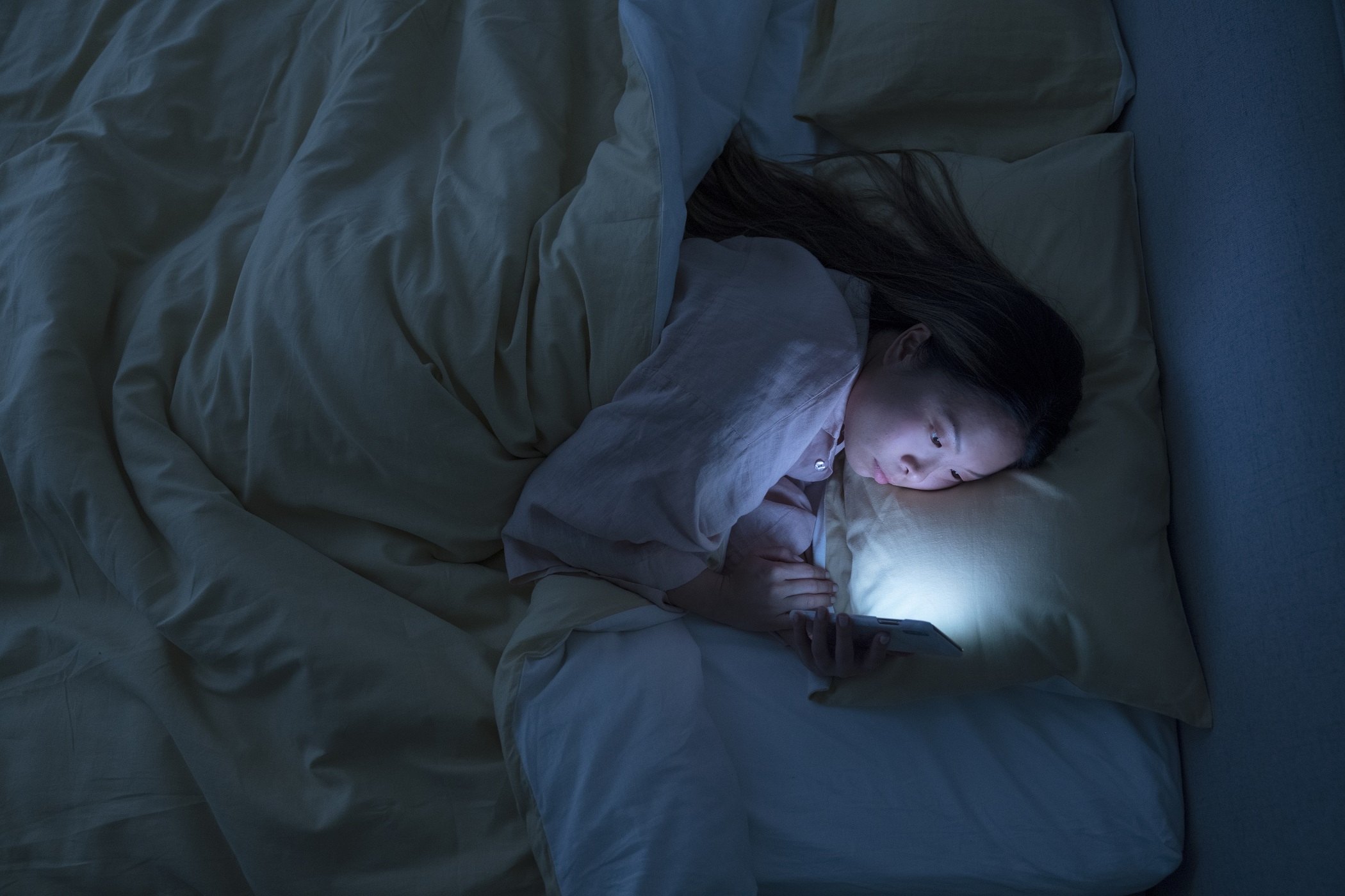 Most respondents who use their phone before falling asleep (78%) admit that it leads them to fall asleep later than they would like to.